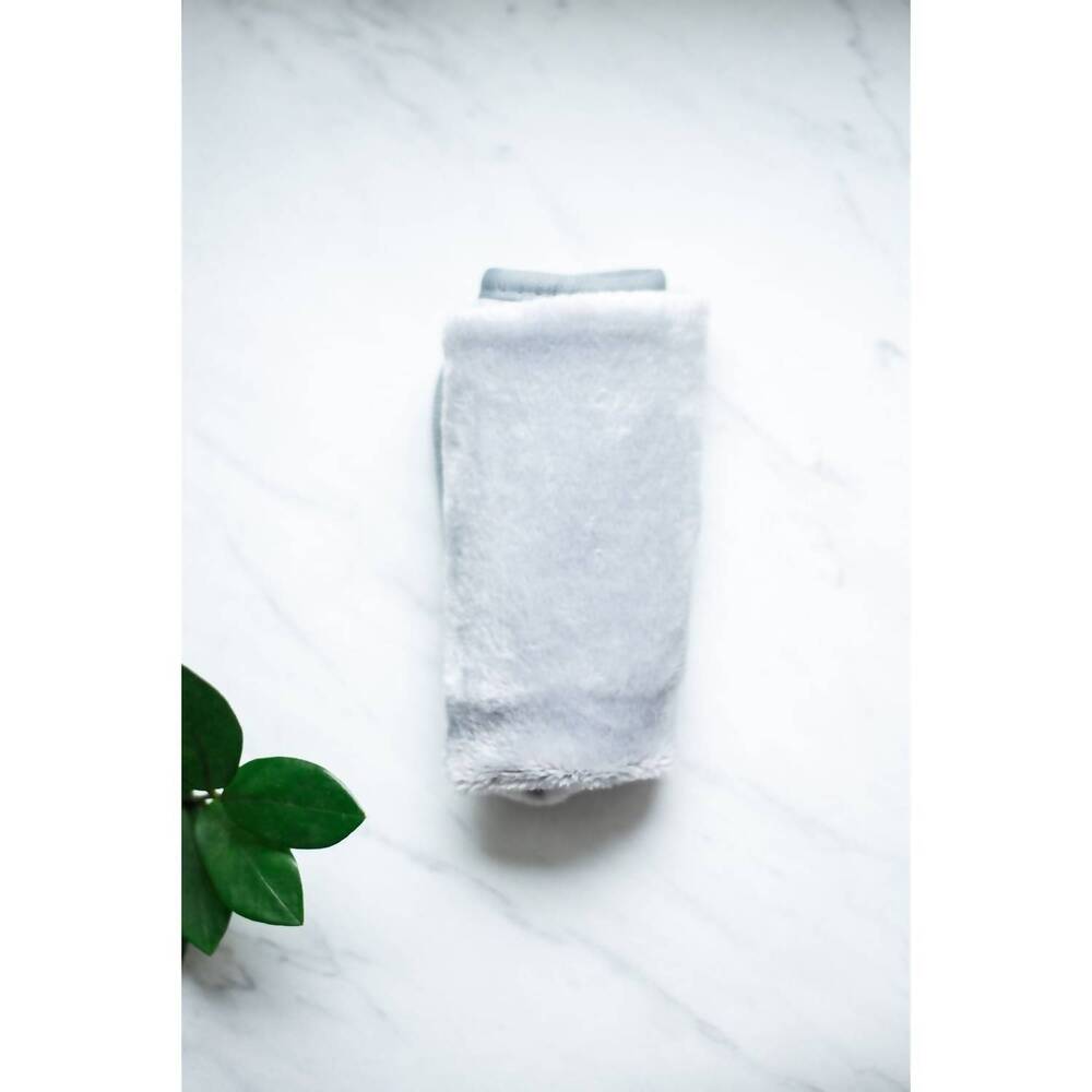 NEW JULIA ROSE wash the day away makeup remover cloth in gray